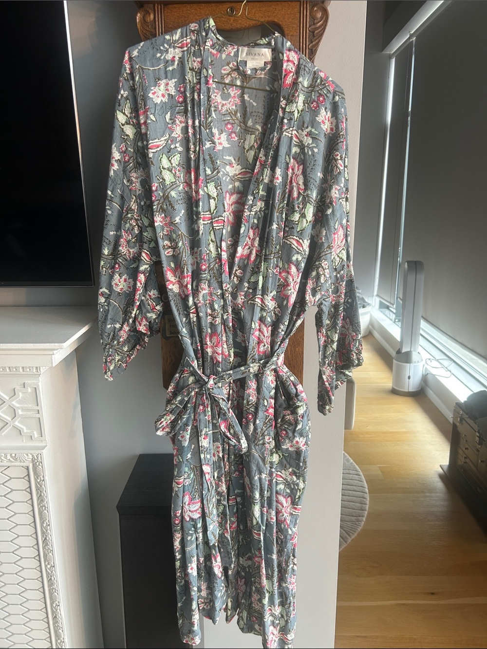 SIVANA Day/Bath Robe - Beautiful gray/pink/white floral design